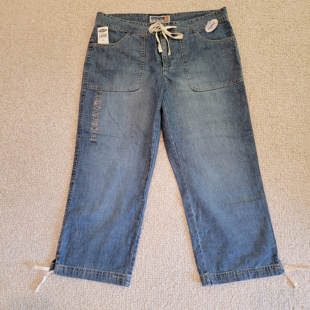 Old Navy Y2K Capri Cropped Jeans with Drawstring Size 10 Casual NWT Deadstock.